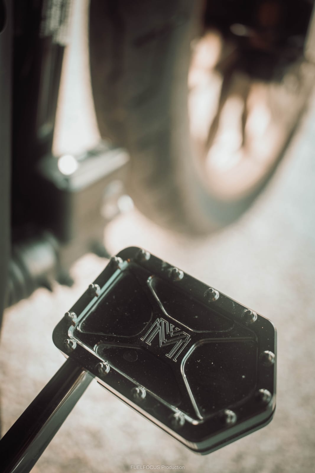 Cover rear brake cross SOFTAIL M8/SPORTSTER