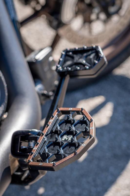 Cover rear brake cross SOFTAIL M8/SPORTSTER